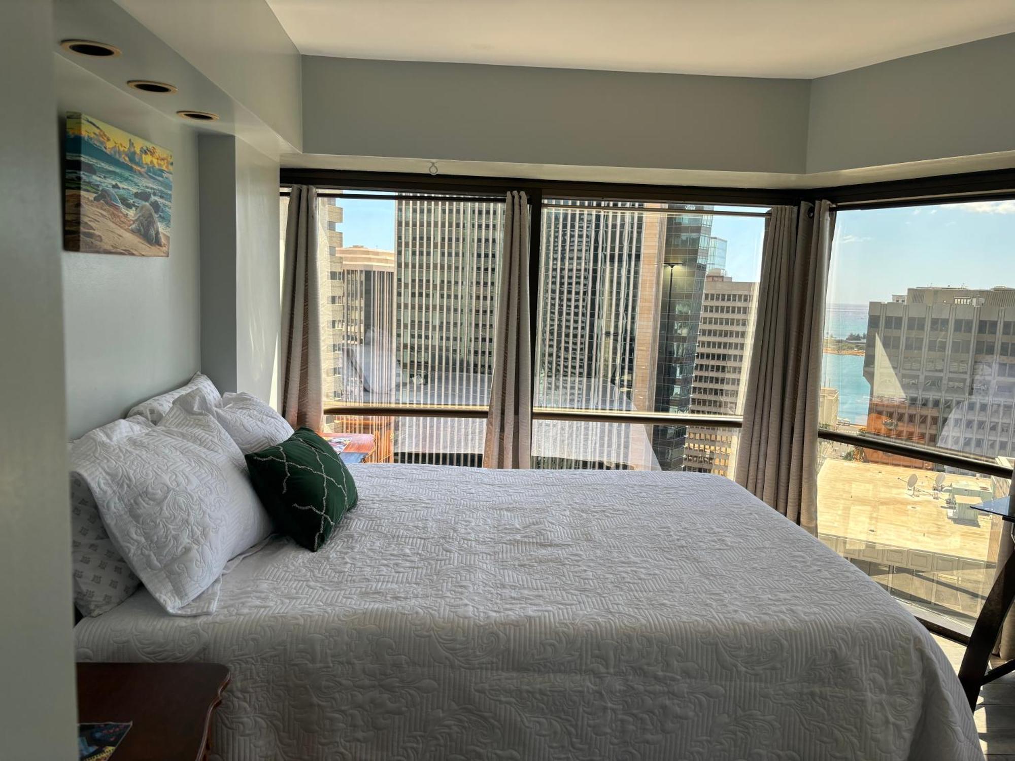 Condotel With Free Parking Wifi Central Ac Honolulu Room photo
